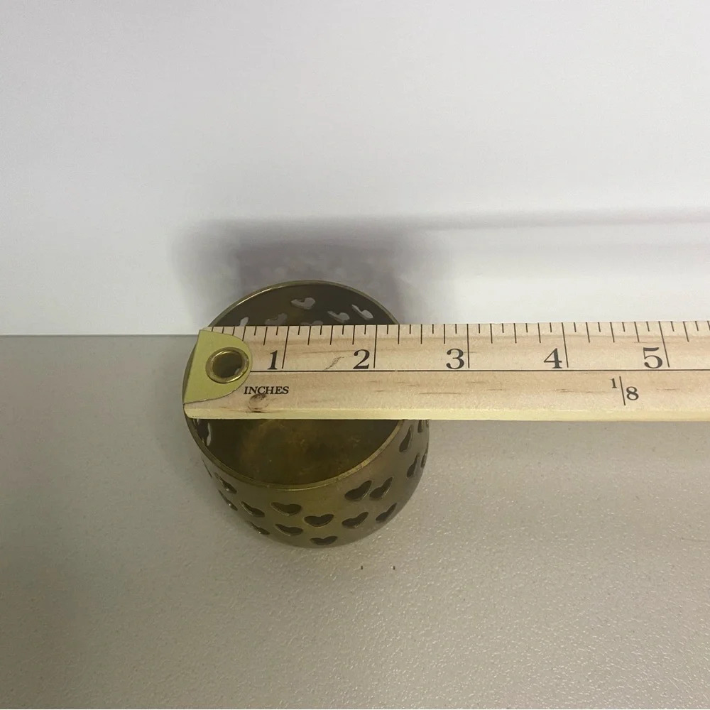 Brass vintage tea light candle holder Valentine’s Day hearts cute table decor - Picture 6 of 7